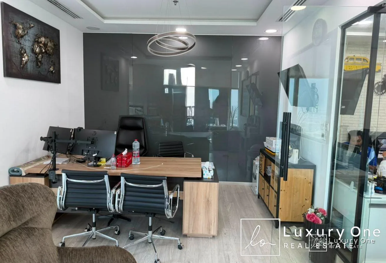 CORNER | 2 PARKING | FITTED UNIT | READY