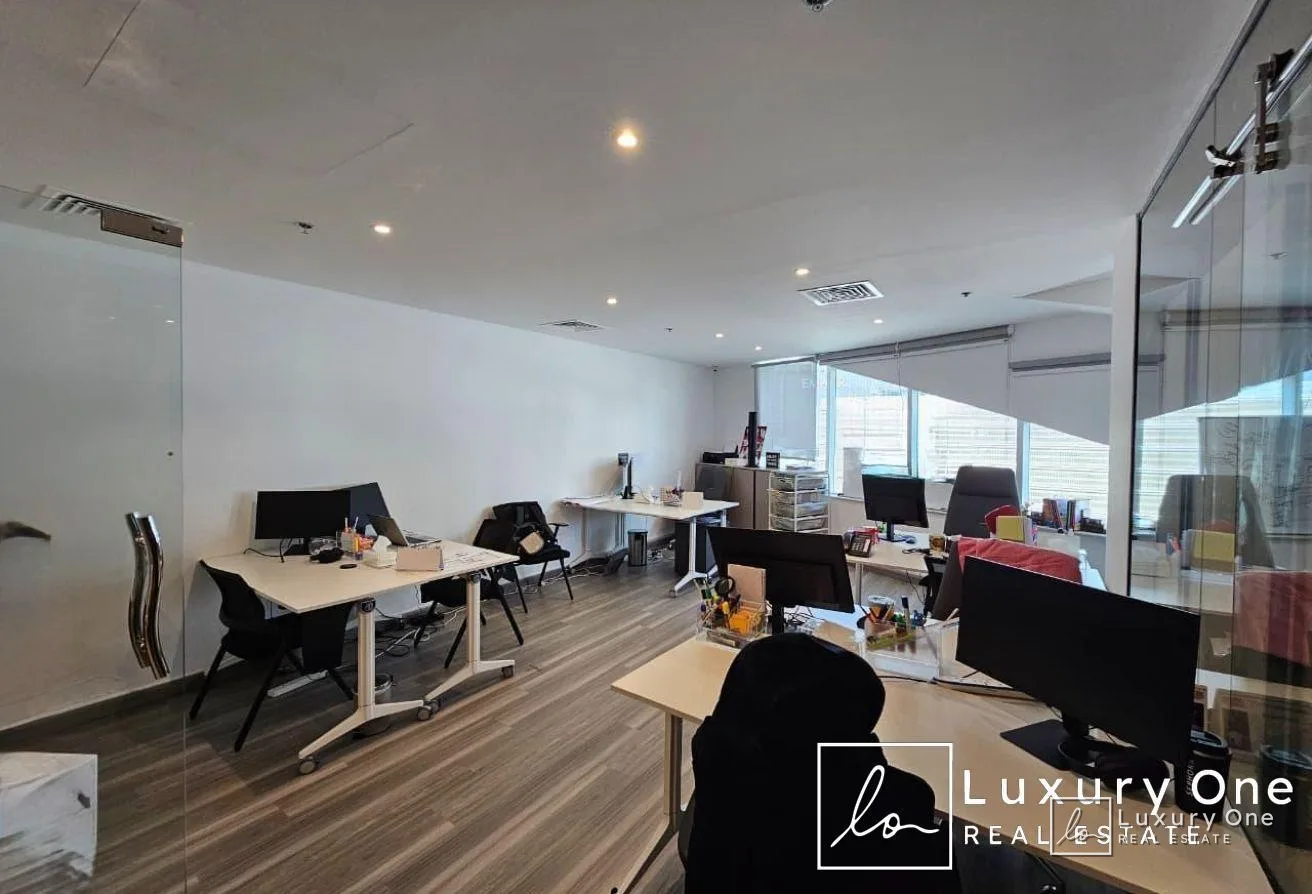 FULLY FURNISHED | LOW TRAFFIC | BRIGHT OFFICE