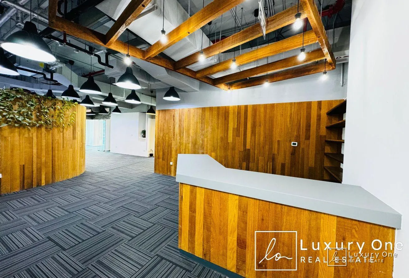 GENUINE | BRIGHT OFFICE | 6 PARKINGS