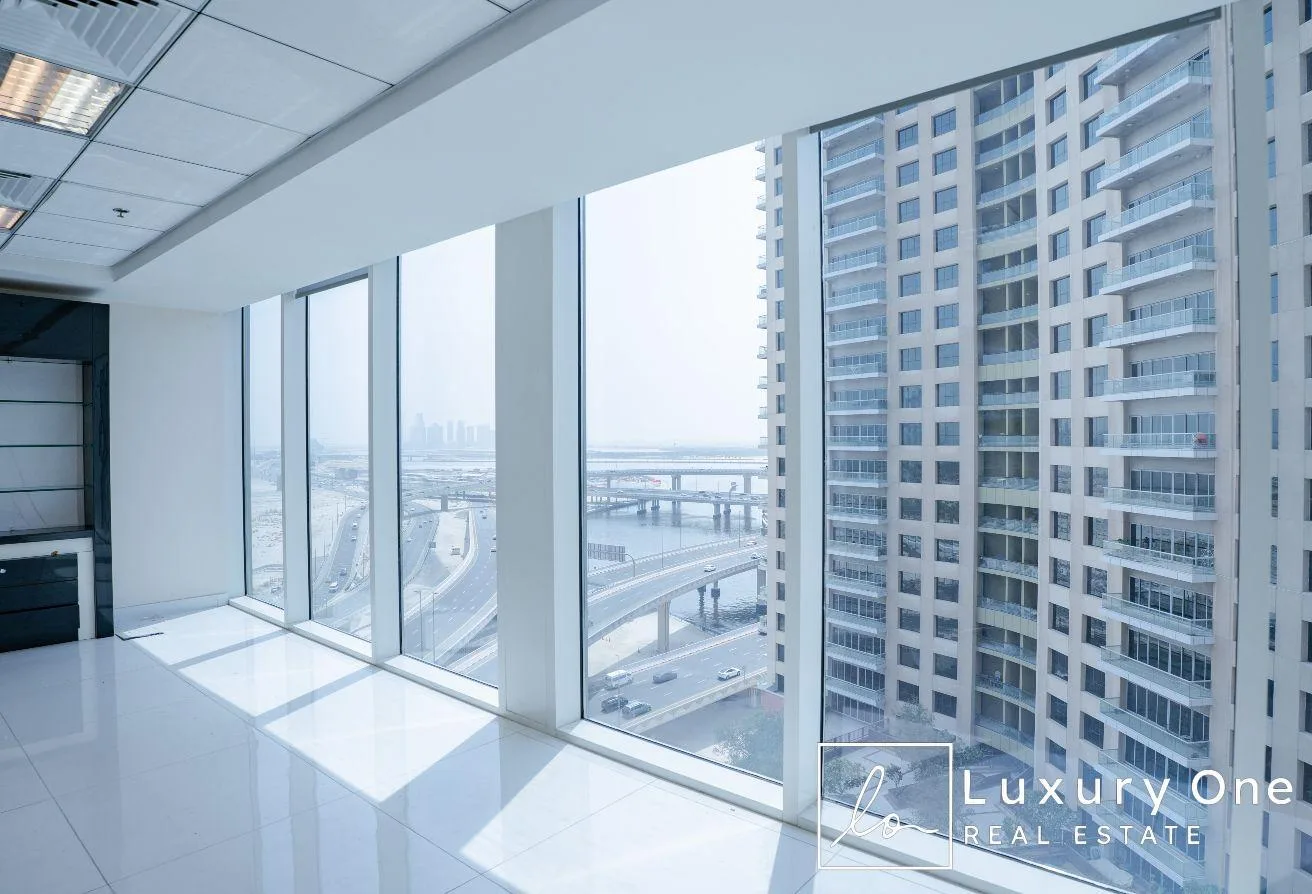 Fitted | Prime location | Full Canal View