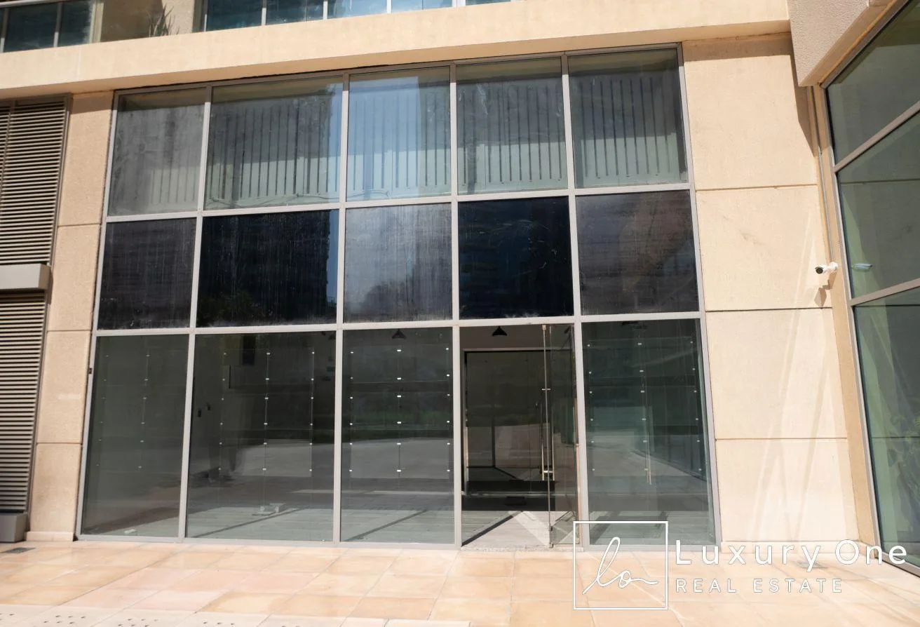 ROAD FACING | 48 KW | WATER CONNECTED | RETAIL