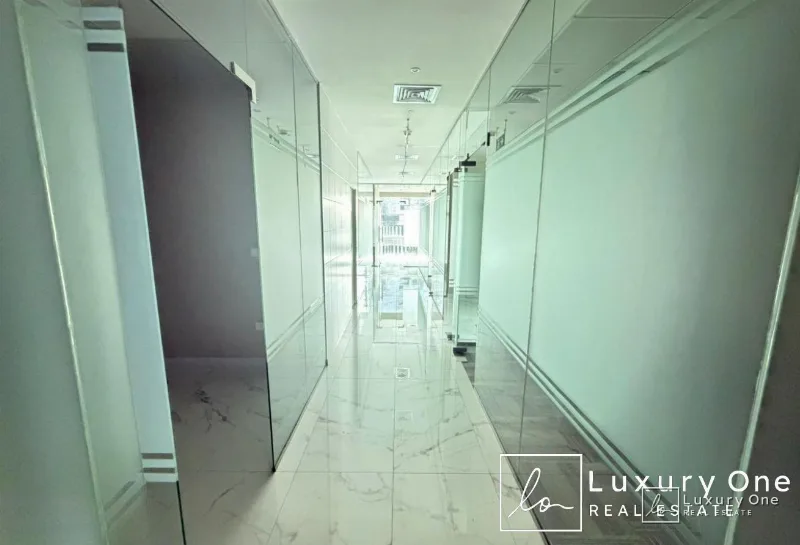Combined Corner | 9 Parkings | Agent on Site | photo 7
