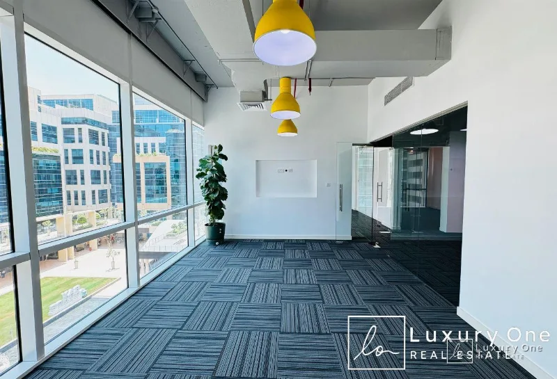GENUINE | BRIGHT OFFICE | 6 PARKINGS photo 3