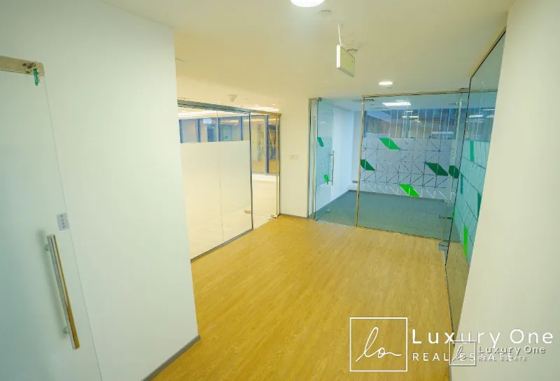 Prime Location | Close to Metro | Easy Access photo 3