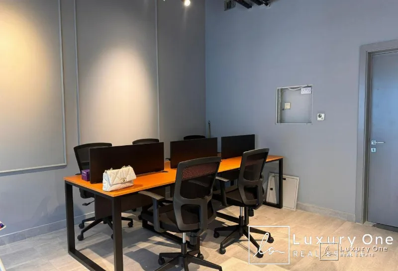 Prime Location | Furnished | Vacant photo 6
