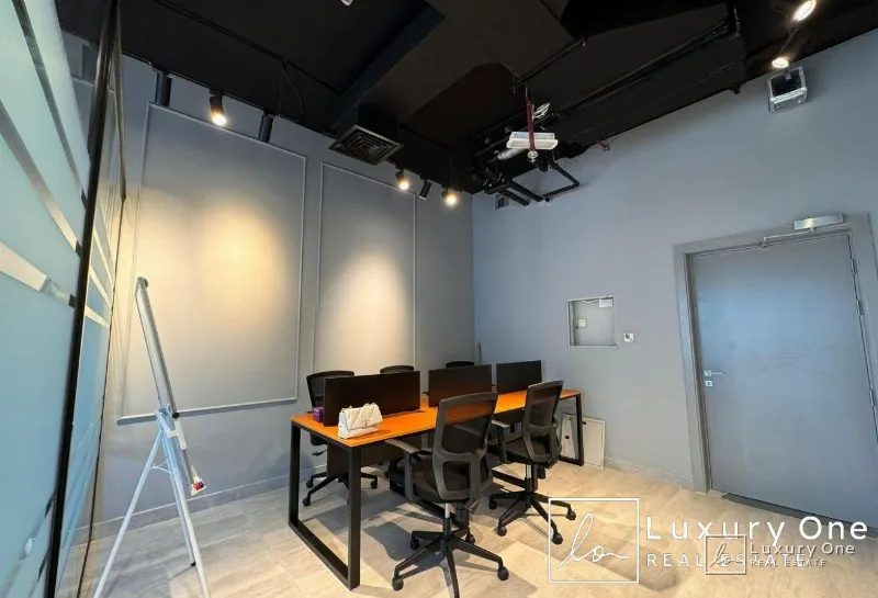 Prime Location | Furnished | Vacant photo 7