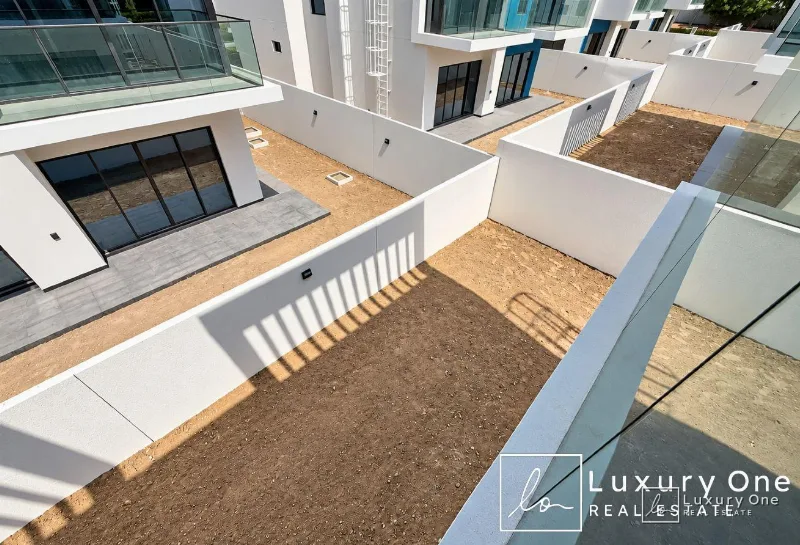 6BR + Maid | Vacant | Courtyard and Pool Access photo 13