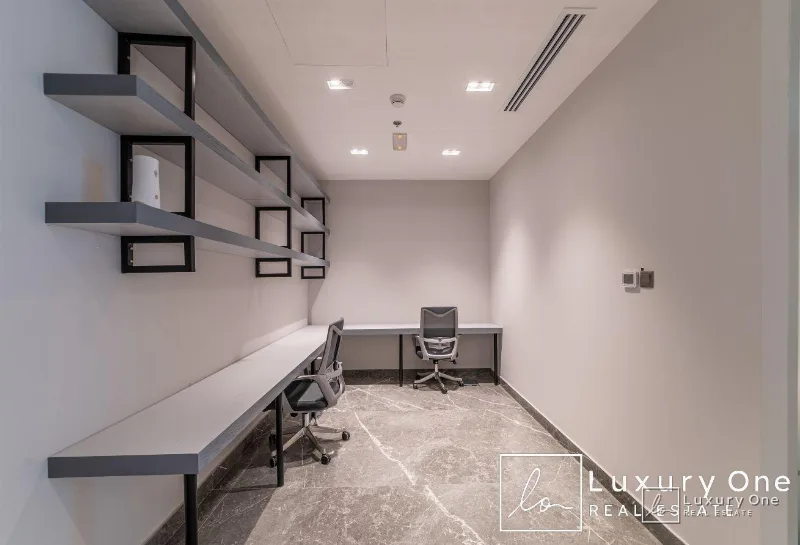 Fully Furnished| Fitted with Cabins| Ready| Bright photo 7