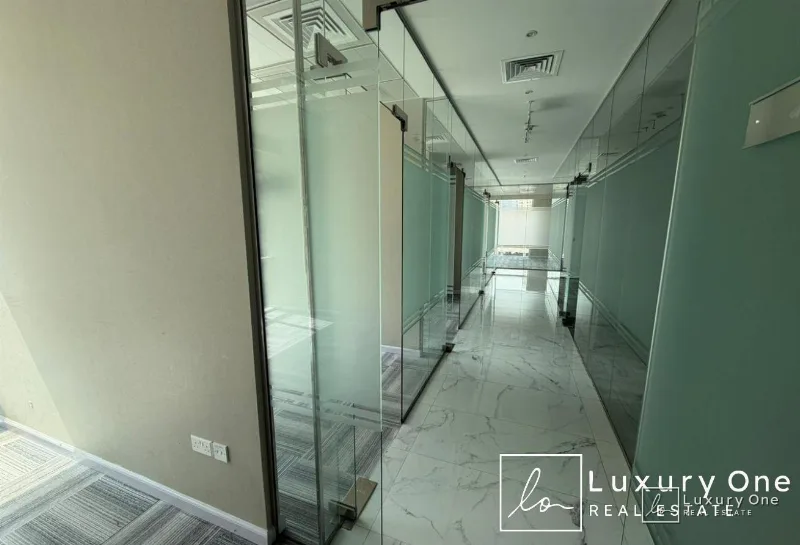 Combined Corner | 9 Parkings | Agent on Site | photo 4