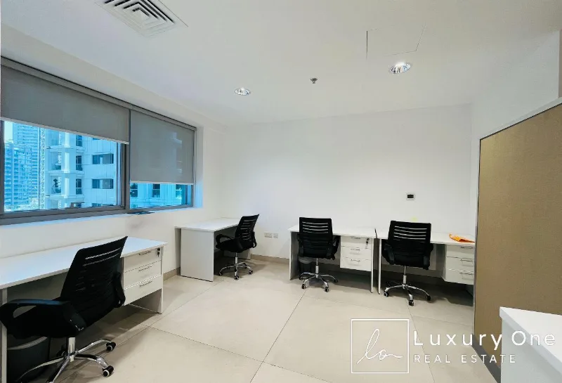Furnished Office | Vastu | High End | Less Traffic photo 10
