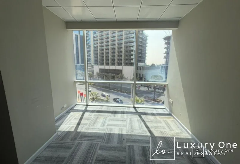 Combined Corner | 9 Parkings | Agent on Site | photo 9