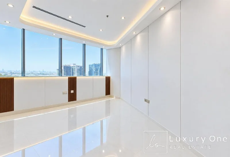 Prime Location | Upgraded | Vacant photo 6