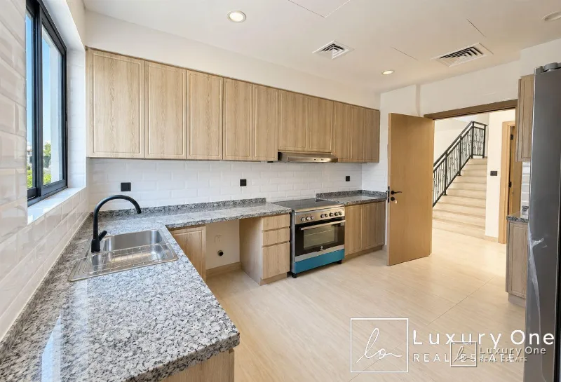 6BR + Maid | Vacant | Courtyard and Pool Access photo 3