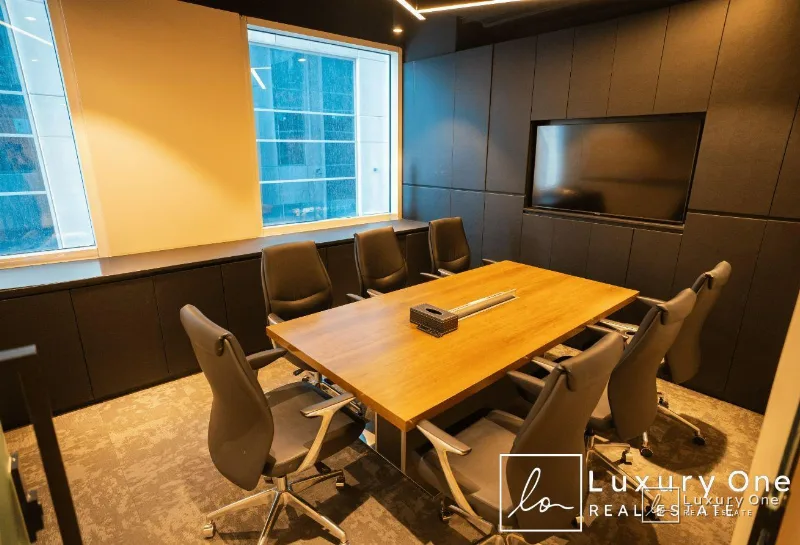 EXCLUSIVE | FULLY FURNISHED | LUXURY FITOUT photo 3