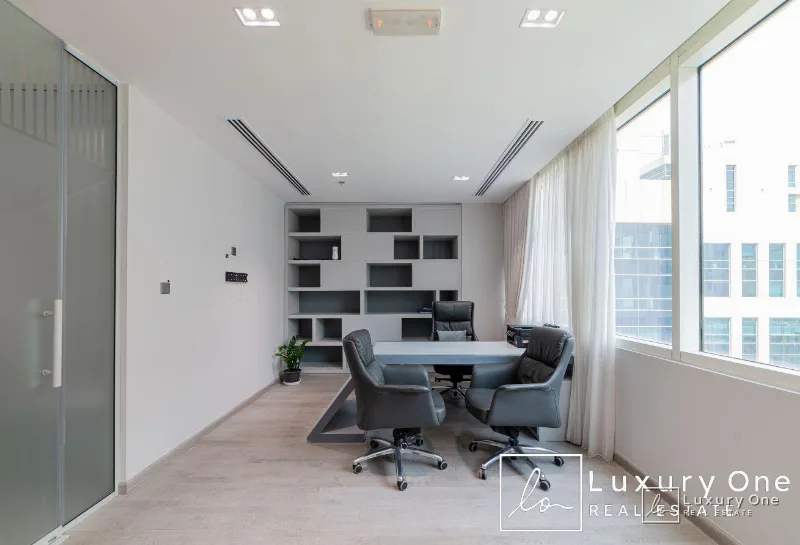 Fully Furnished| Fitted with Cabins| Ready| Bright photo 3