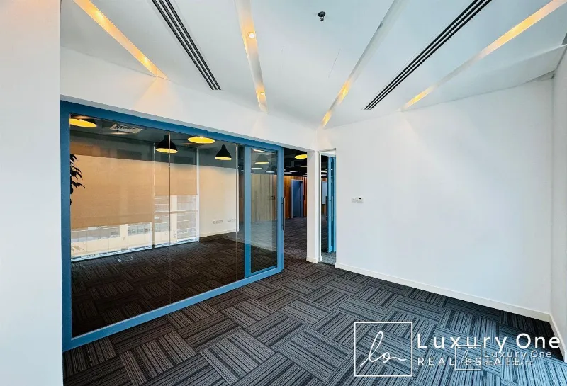 GENUINE | BRIGHT OFFICE | 6 PARKINGS photo 10