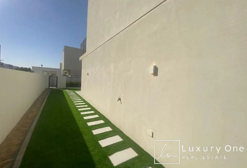 Brand New | 4 Beds+Maid | Large Layout | Vacant photo 19