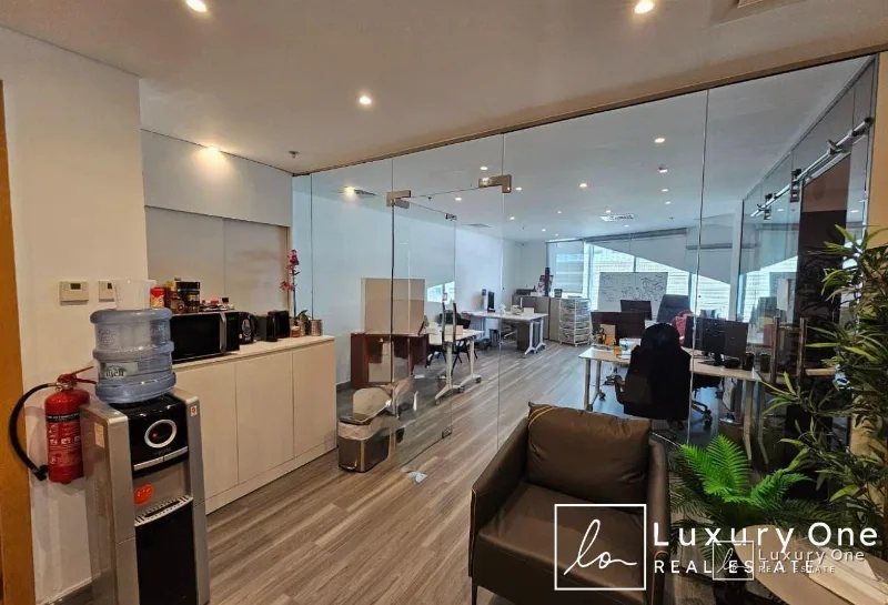 FULLY FURNISHED | LOW TRAFFIC | BRIGHT OFFICE photo 3