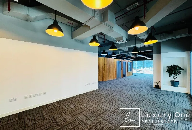 GENUINE | BRIGHT OFFICE | 6 PARKINGS photo 4