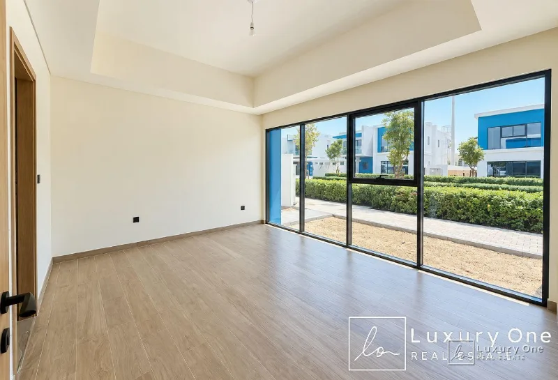 6BR + Maid | Vacant | Courtyard and Pool Access photo 10