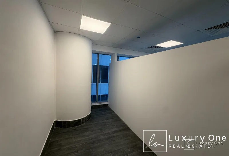 GENUINE | FULLY FITTED  | BRIGHT OFFICE photo 9