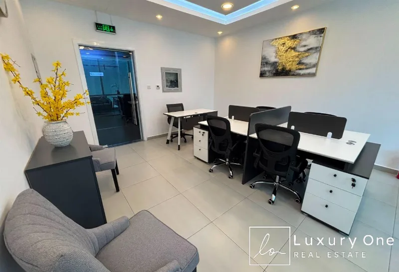 Prime Location | Furnished | Vacant photo 9