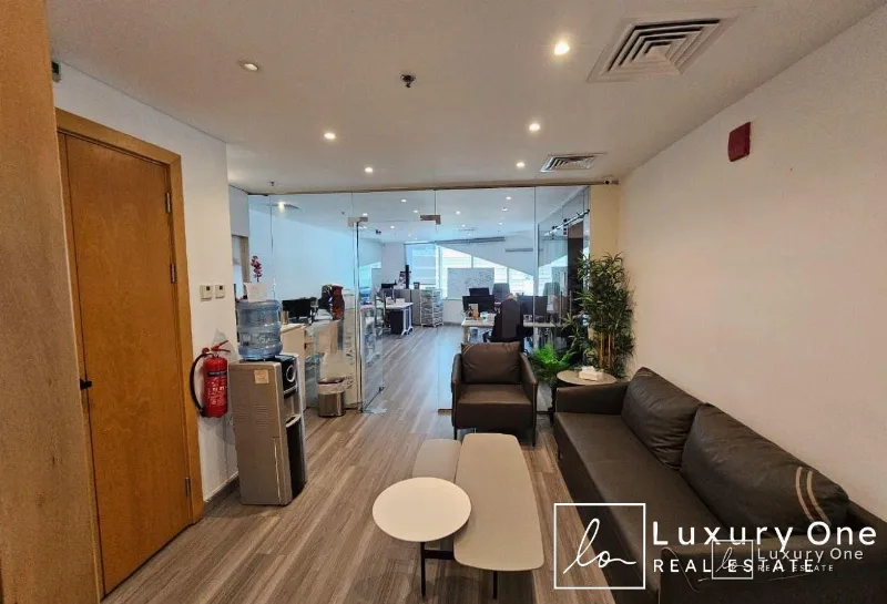 FULLY FURNISHED | LOW TRAFFIC | BRIGHT OFFICE photo 6