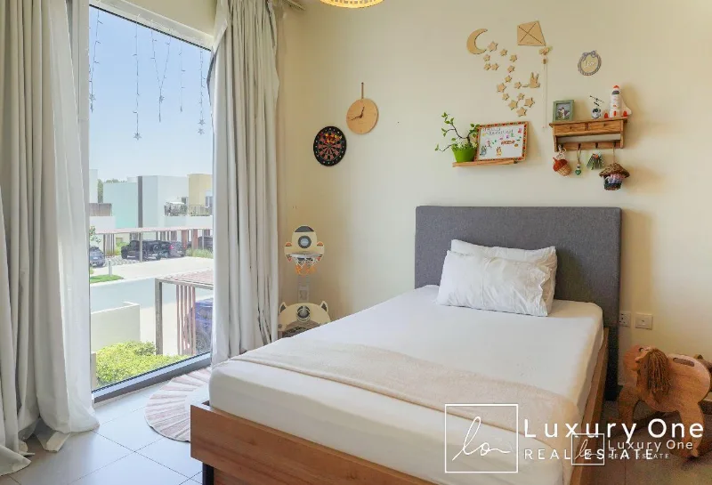 Exclusive | Furnished | Pool and Park View photo 10