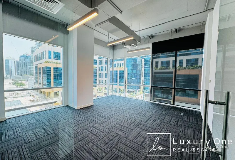 GENUINE | BRIGHT OFFICE | 6 PARKINGS photo 6