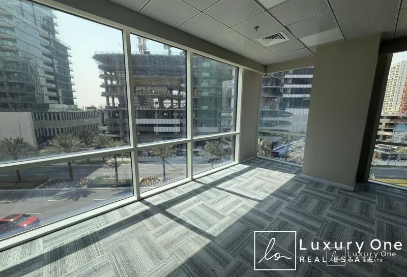 Combined Corner | 9 Parkings | Agent on Site | photo 3