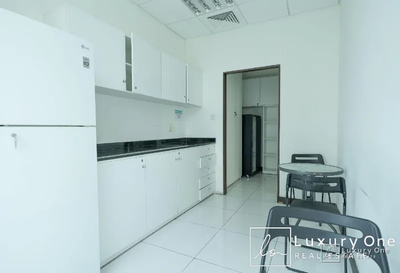 Furnished | Genuine | Agent on Site | Corner photo 4