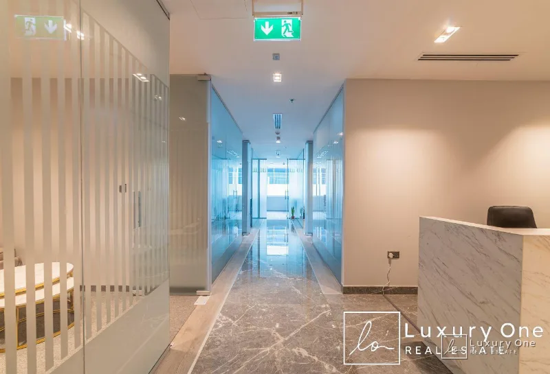 Fully Furnished| Fitted with Cabins| Ready| Bright photo 4
