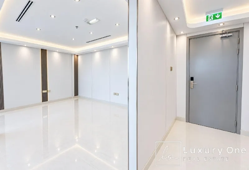 Prime Location | Upgraded | Vacant photo 4
