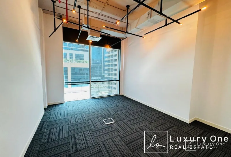 GENUINE | BRIGHT OFFICE | 6 PARKINGS photo 13