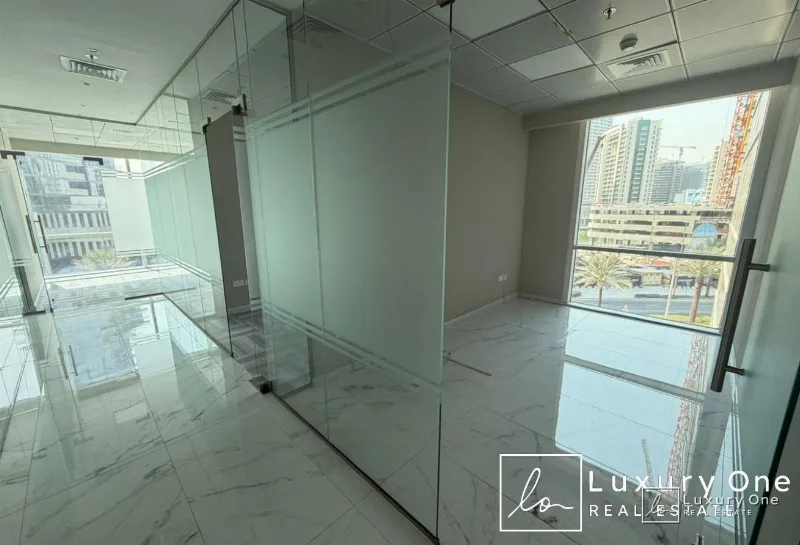 Combined Corner | 9 Parkings | Agent on Site | photo 6