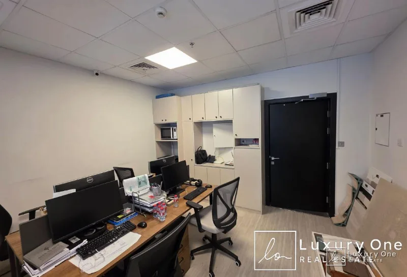 GENUINE | FULLY FITTED | PRIME LOCATION photo 9