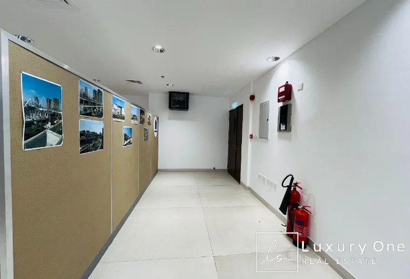 Furnished Office | Vastu | High End | Less Traffic photo 4