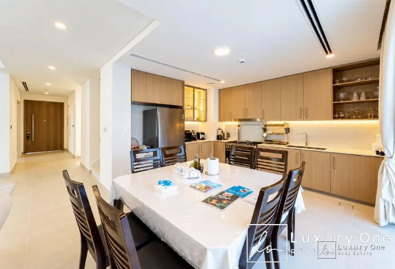 Hot Deal | Furnished | Corner Unit | Ready to Move photo 4