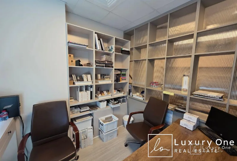 GENUINE | FULLY FITTED | PRIME LOCATION photo 6