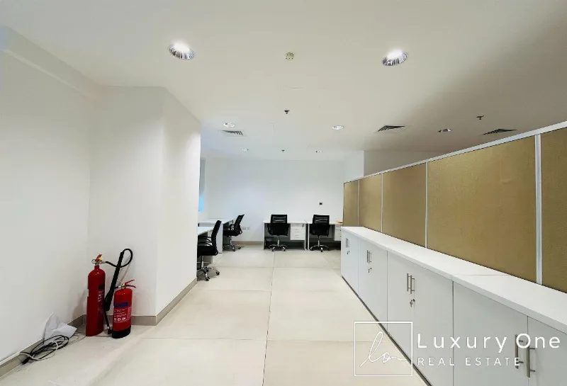 Furnished Office | Vastu | High End | Less Traffic photo 9