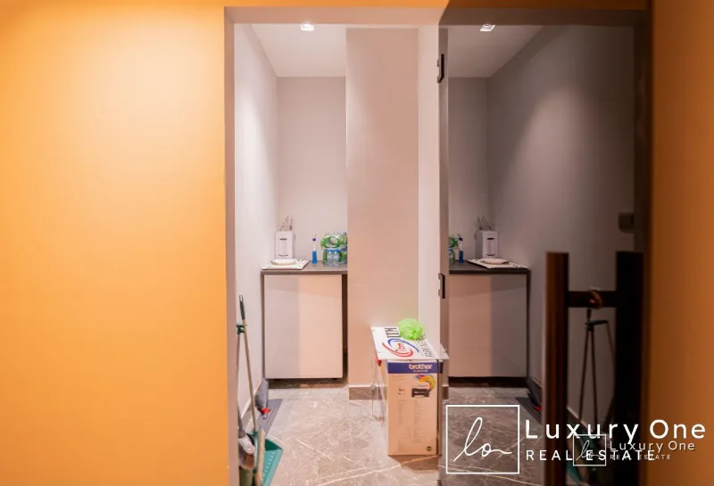 Fully Furnished| Fitted with Cabins| Ready| Bright photo 10