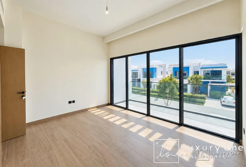 6BR + Maid | Vacant | Courtyard and Pool Access photo 6