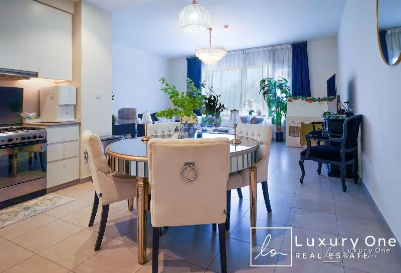 Exclusive | Furnished | Pool and Park View photo 4