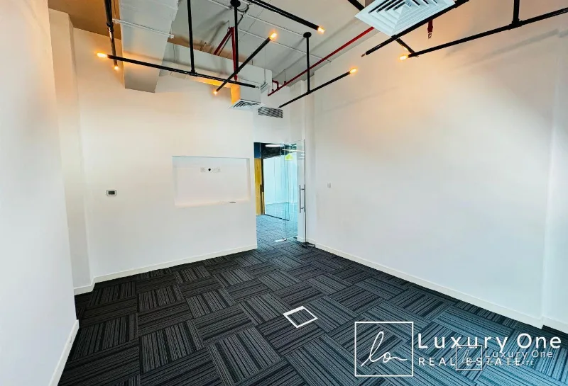 GENUINE | BRIGHT OFFICE | 6 PARKINGS photo 15
