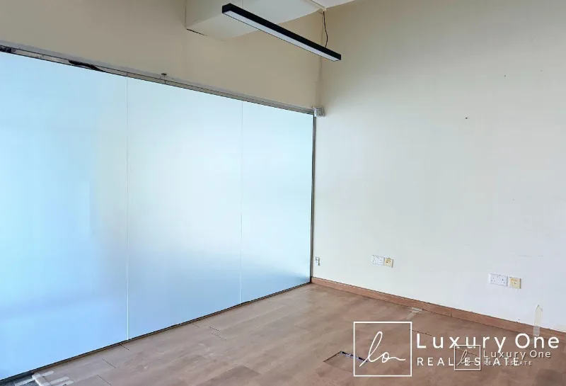 Prime Location | Canal View | Fitted | Vacant photo 3