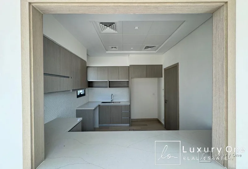 Larger Corner Unit | Vastu Compliant | 4 Br + Maid photo 4